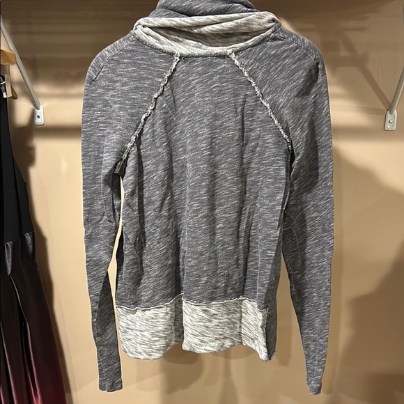 Free people beach Cozy Gray Knit Sweater - Picture 5 of 5